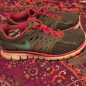 Nike Flex 2013 Run Grey and Pink Sneakers